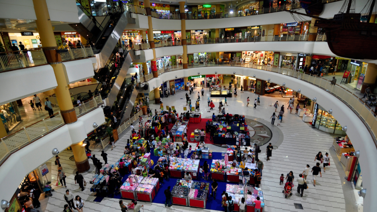 Referencial. Los centros comerciales se abarrotan de consumidores durante el Black Friday.