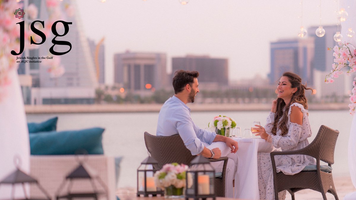 La plataforma JSG muestra a una pareja en una primera cita.