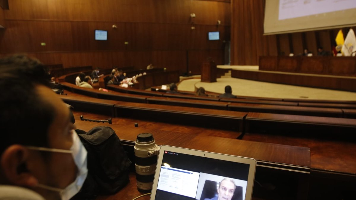 Asamblea. En la Comisión de Fiscalización, el exministro José Serrano afirmó conocer sobre ese pago de Chérrez a Christiansen.