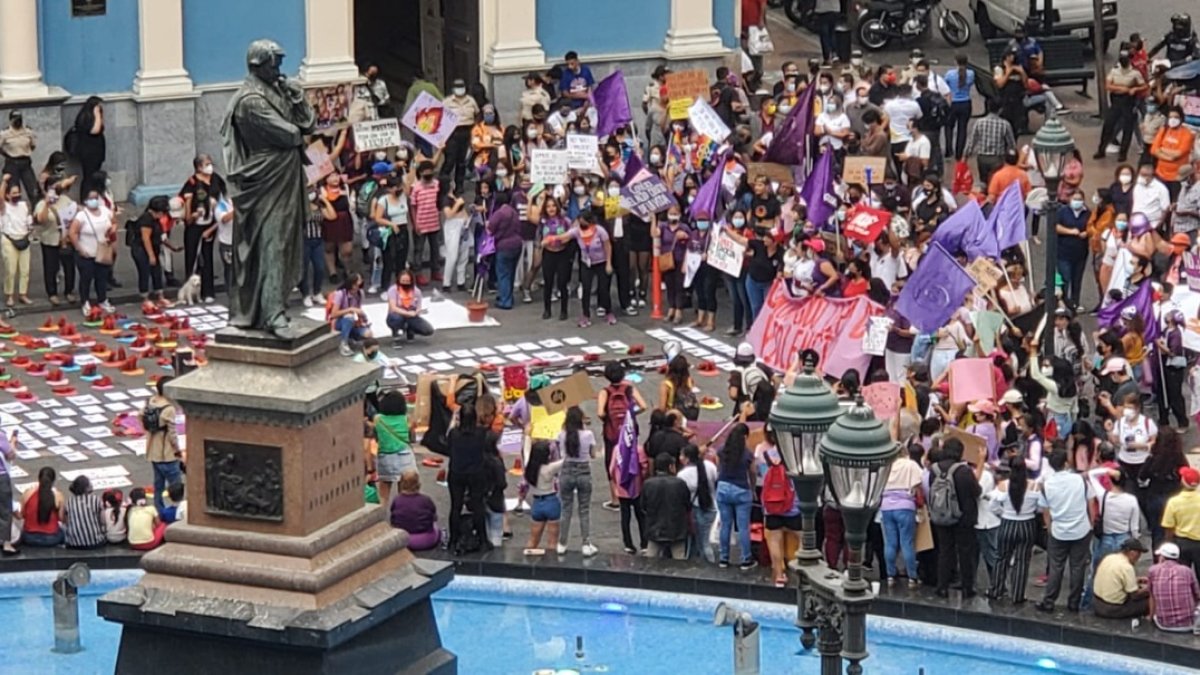 Los colectivos feministas y populares en Guayaquil se preparan para el 8M