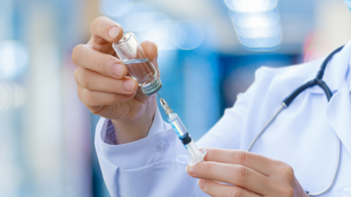 La tercera dosis ya se aplica en Ecuador.