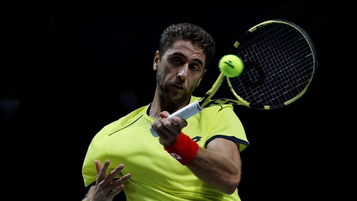 Roberto Quiroz, tenista ecuatoriano, hace una devolución ante Feliciano López.