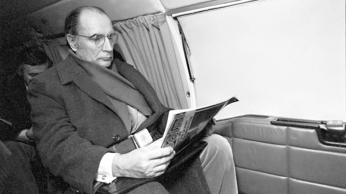 El exmandatario de Francia, François Mitterrand (1916-1996), durante uno de sus viajes