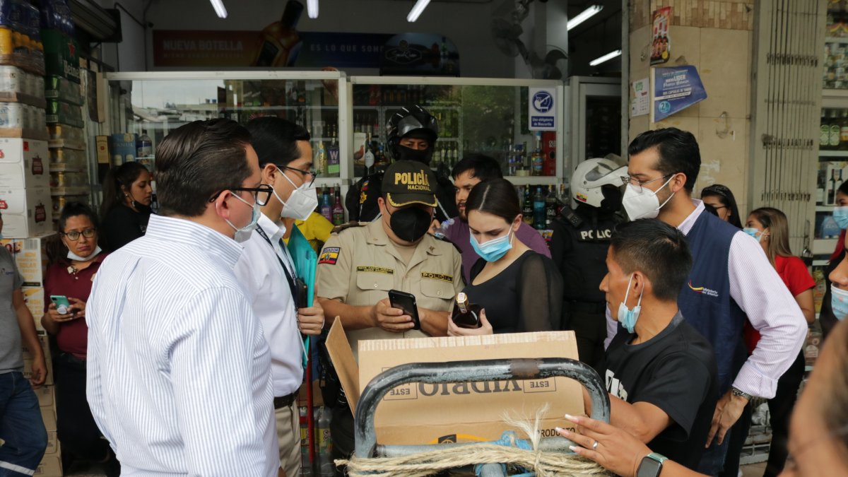 Verificación. Controles se ejecutaron en distintos locales de la zona.