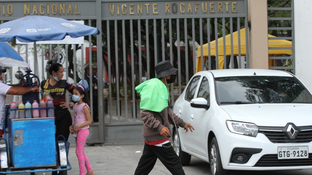 El Colegio Vicente Rocafuerte está en modalidad semipresencial. Piden rondas policiales.