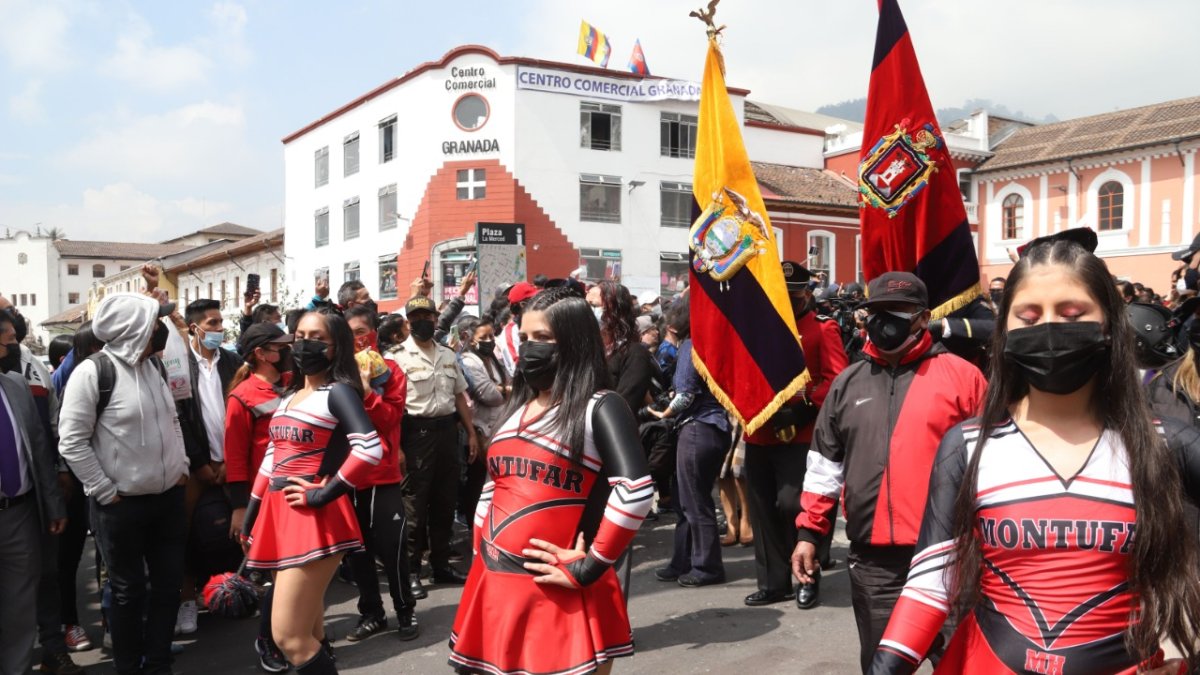 Pregones. Estudiantes de colegios municipales son los protagonistas de los desfiles que conmemoran la ciudad.