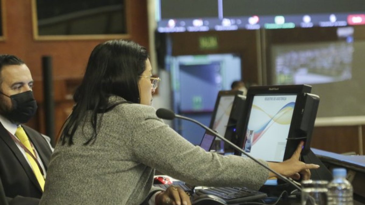 La sesión terminó cerca de las 19:30 de este 26 de noviembre de 2021.