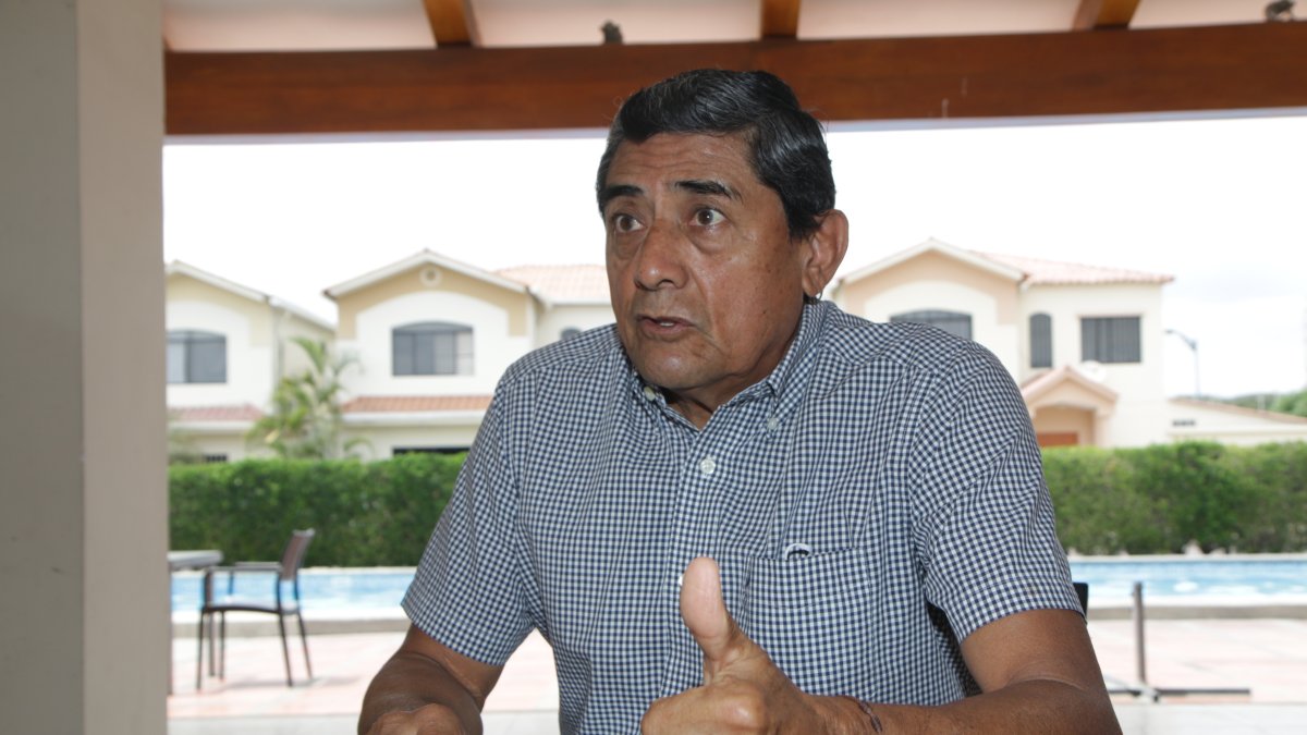 Líder comunitario y expresidente de la Federación de Urbanizaciones de Vía a la Costa.