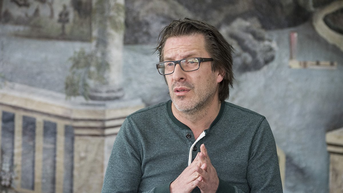 ‘Lecciones de abismo’, es la obra más reciente del escritor y gestor cultural cuencano Cristóbal Zapata.