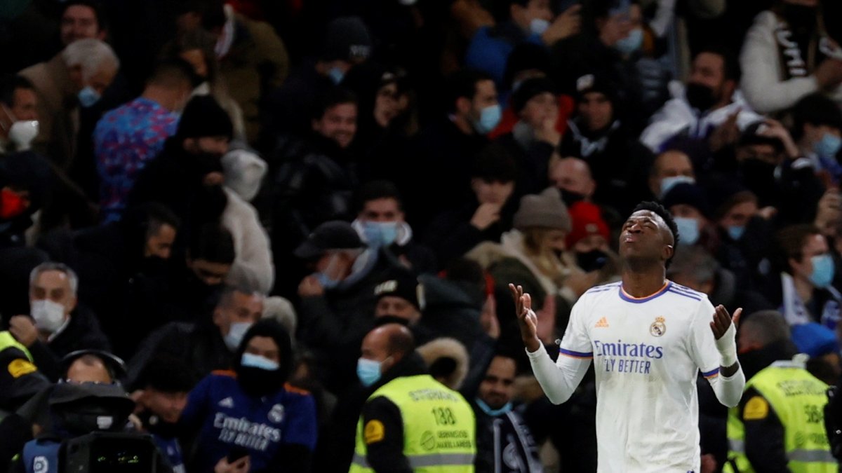 El delantero brasileño del Real Madrid, Vinícius Júnior celebra el segundo gol del equipo madridista durante el encuentro frente al Sevilla.