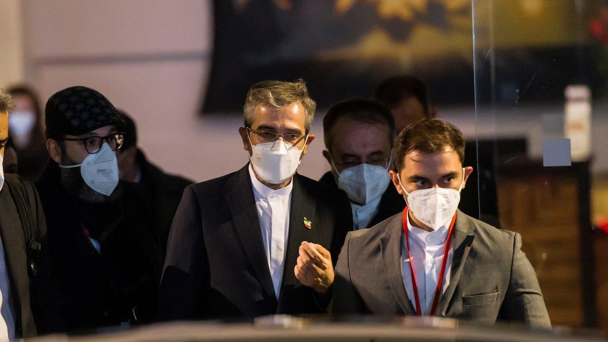 Ali Bagheri Kani, (c) jefe negociador de Irán, participa en Viena al iniciarse los diálogos para intentar salvar el acuerdo nuclear de 2015