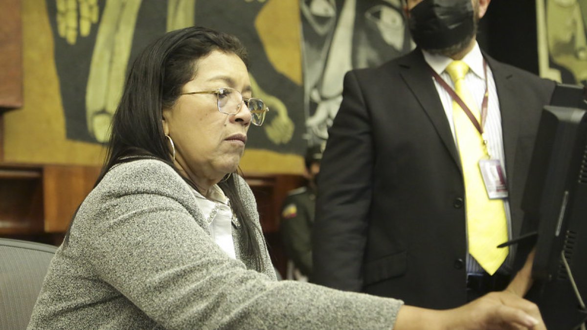 La presidenta de la Asamblea, Guadalupe Llori, envió un documento señaladno que no se aprobó ninguna de las mociones.