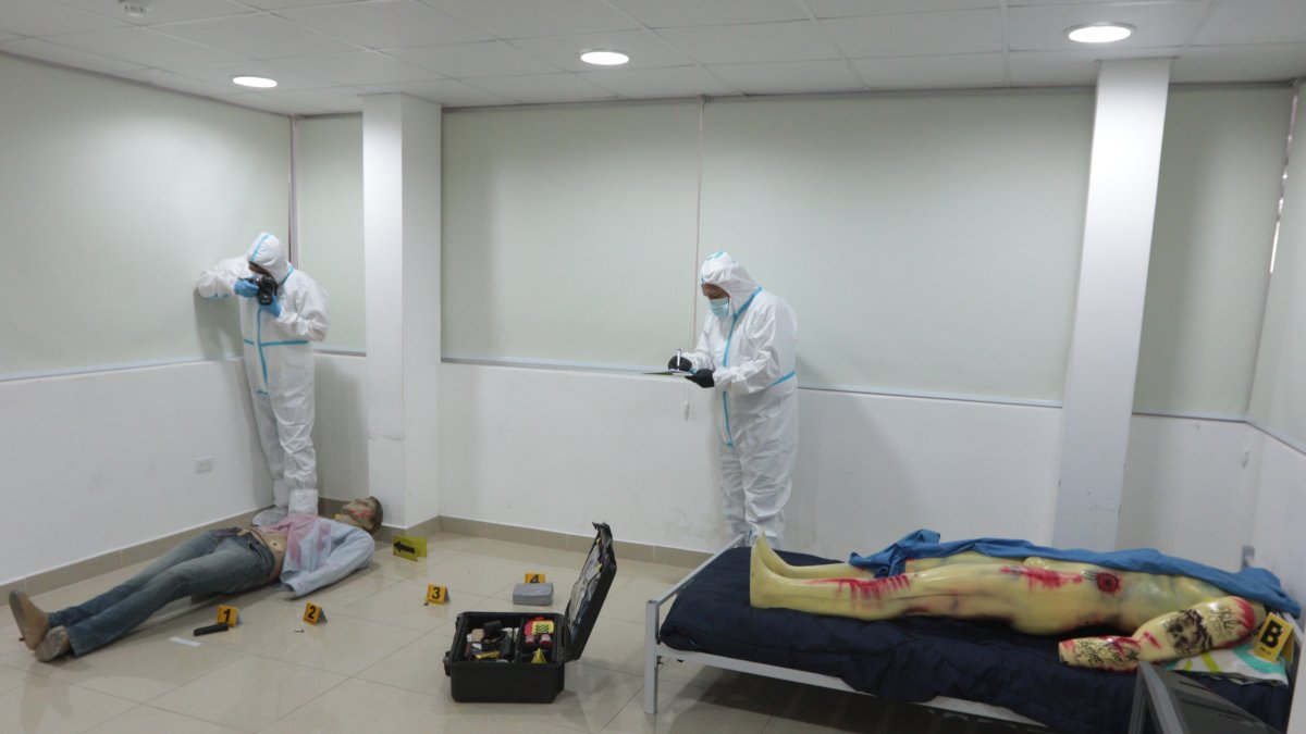 Peritos. Como parte de la investigación de las muertes violentas en las cárceles se reconstruyó las escenas.