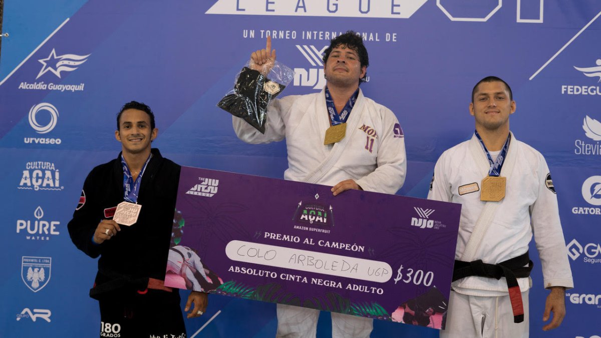 Luis Alfredo Arboleda, se coronó campeón absoluto de la máxima categoría, cinta negra adulto.