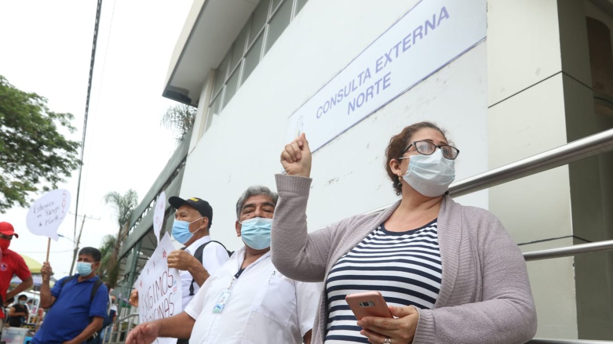 Pacientes transplantados, con insuficiencia renal, hemofilia, miastenia gravis, reumáticos y otras enfermedades expusieron que tienen que autofinanciar su tratamiento, sea por la compra de insumos o de medicamentos.