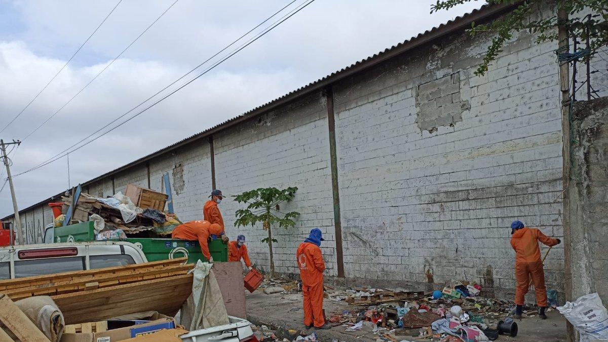 En el norte. En la Kennedy, fueron destruidas las covachas instaladas en algunas calles.