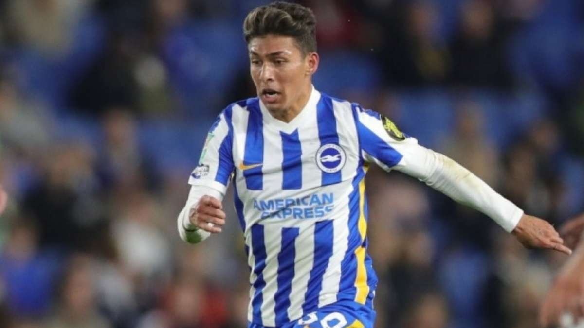 El ecuatoriano Jeremy Sarmiento tuvo que retirarse de la cancha por un problema en la pierna izquierda