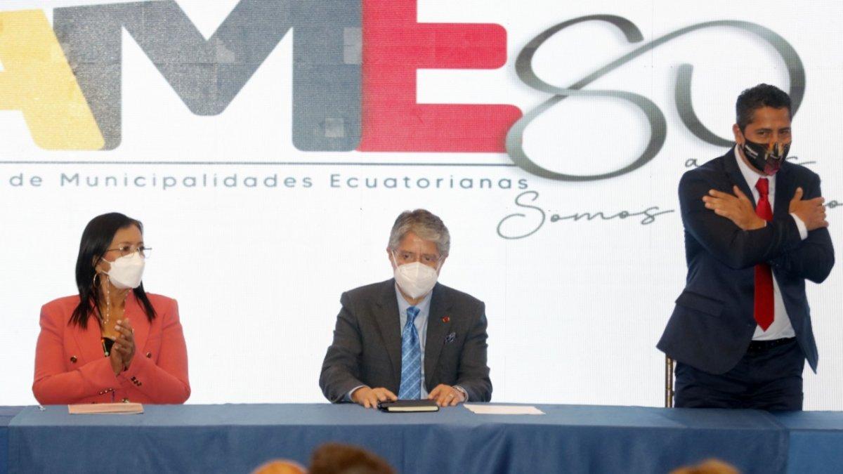 Evento. Lasso coincidió con la presidenta de la Asamblea, Guadalupe Llori, y el de la AME, Franklin Galarza.