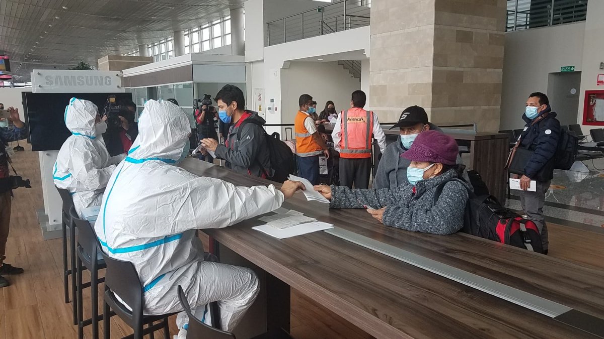 En el Aeropuerto José Joaquín de Olmedo de Guayaquil se llevan acabo controles como parte de las medidas de prevención ante la variante ómicron.