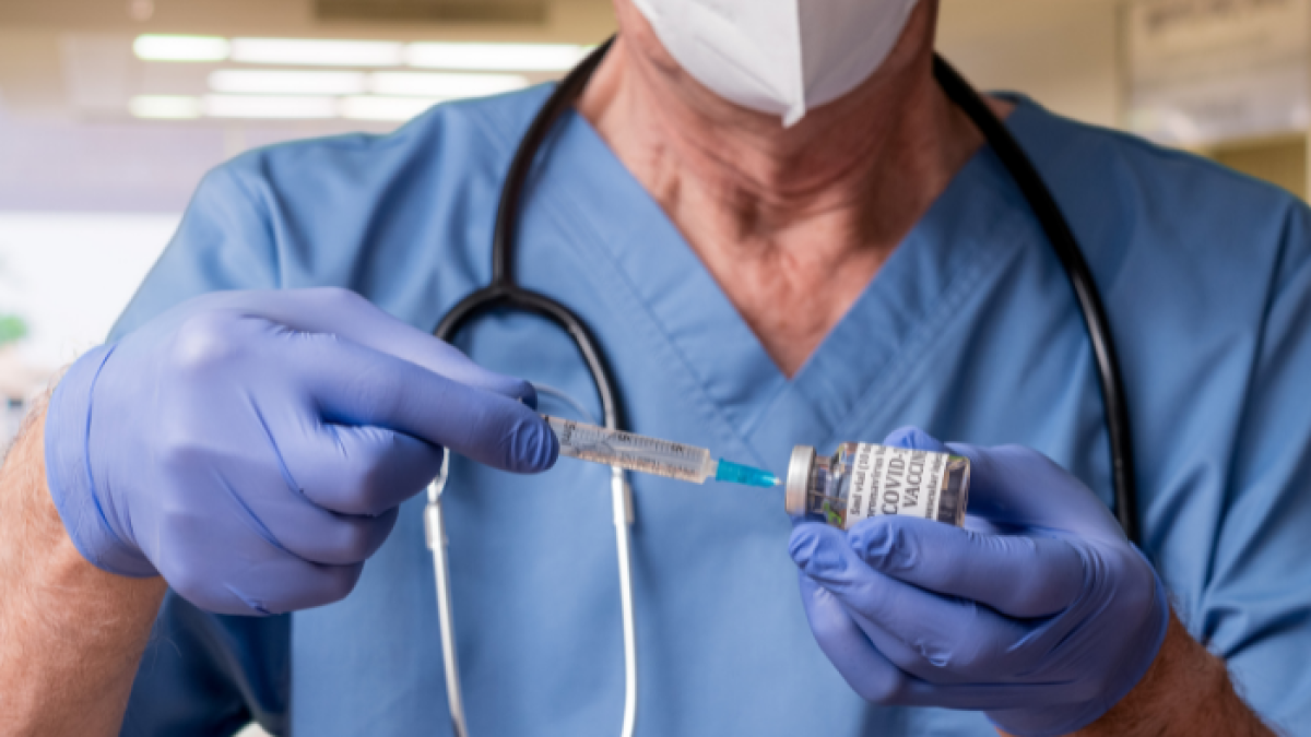 La tercera dosis en Ecuador se coloca seis meses después de la segunda.