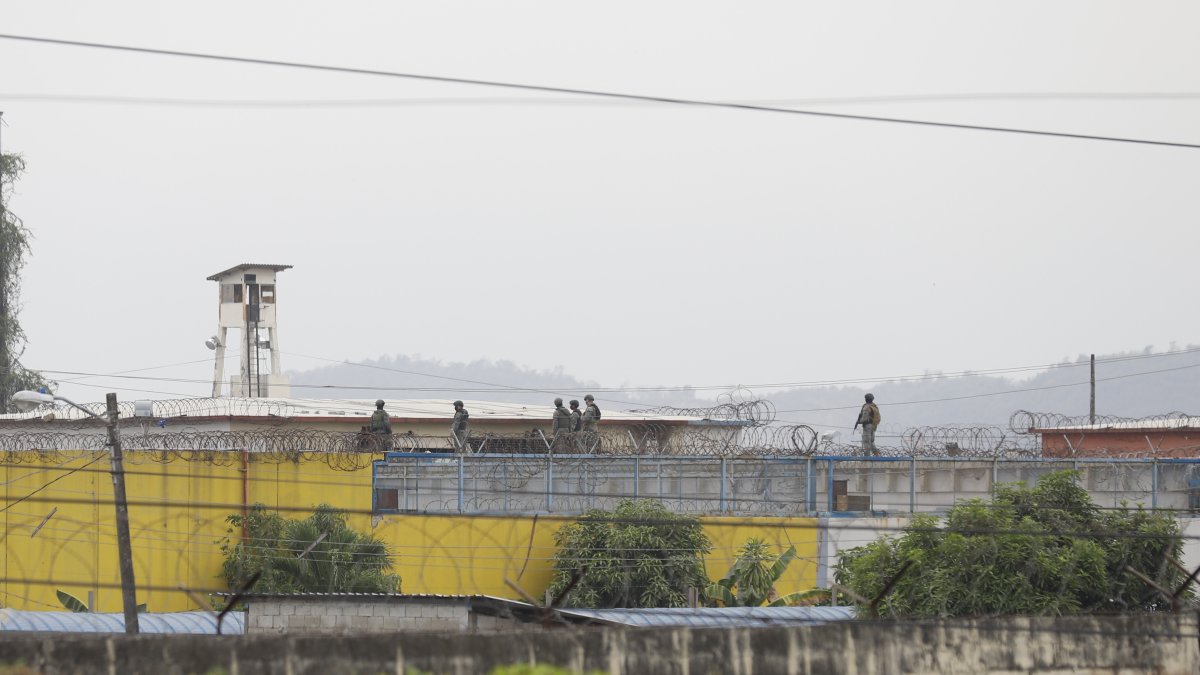 Por primera vez, el jueves 2 de diciembre se observó a militares en los techos de las cárceles, justo cuando se anunció la llegada de la delegación de la CIDH