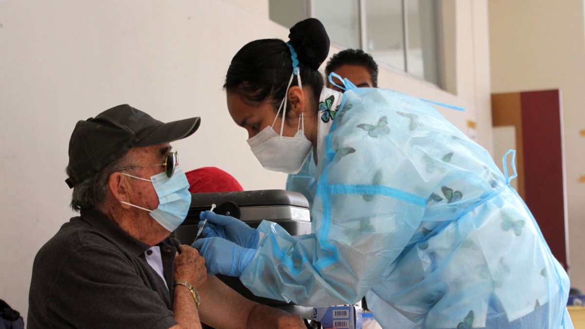 Programa. Los ciudadanos de la tercera edad pueden recibir su tercera dosis en los puntos de vacunación.