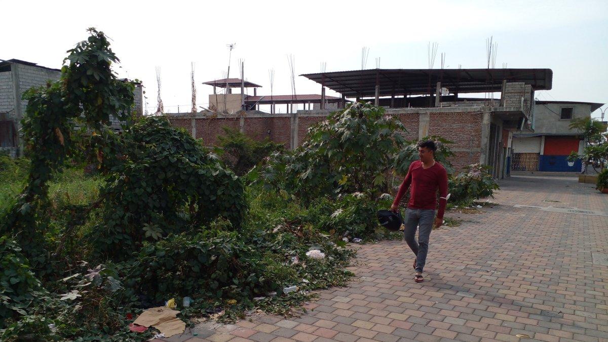 Este es el panorama en los solares de la ciudadela Juan Baustista.