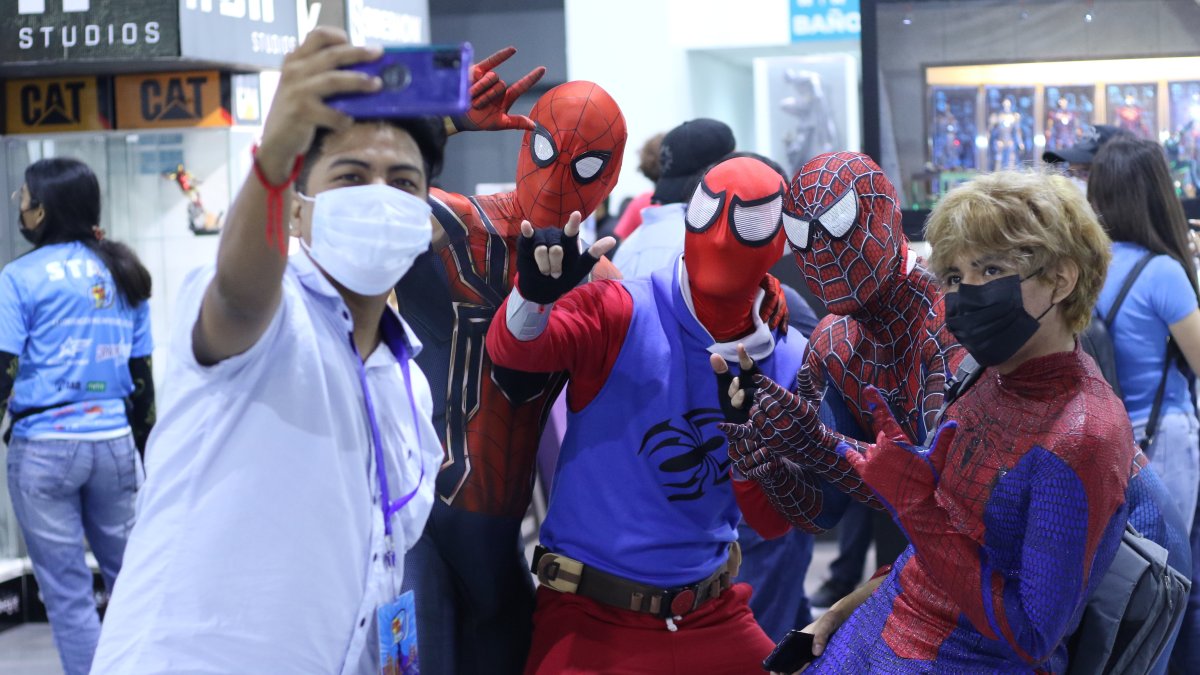 Personas de todas las edades disfrutan de la Comic Con Ecuador