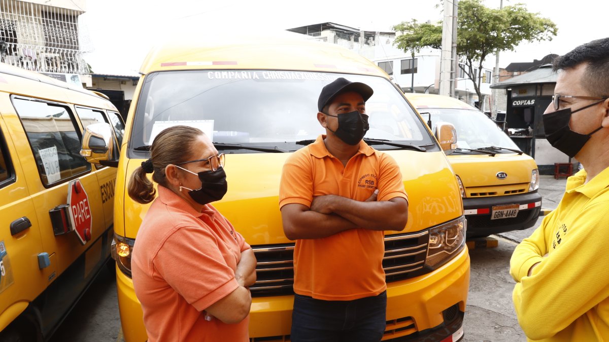 Situación. Compañeros de Eduardo Salazar concuerdan en que la situación los ha llevado a la quiebra de sus economías. No saben qué hacer frente a lo incierto de la nueva variante.