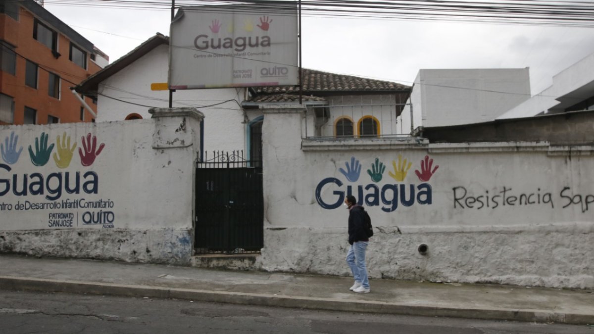 Deterioro. Varios de los predios que eran ocupados por los Guagua Centros ahora aparecen descuidados por el abandono de un año y nueve meses.