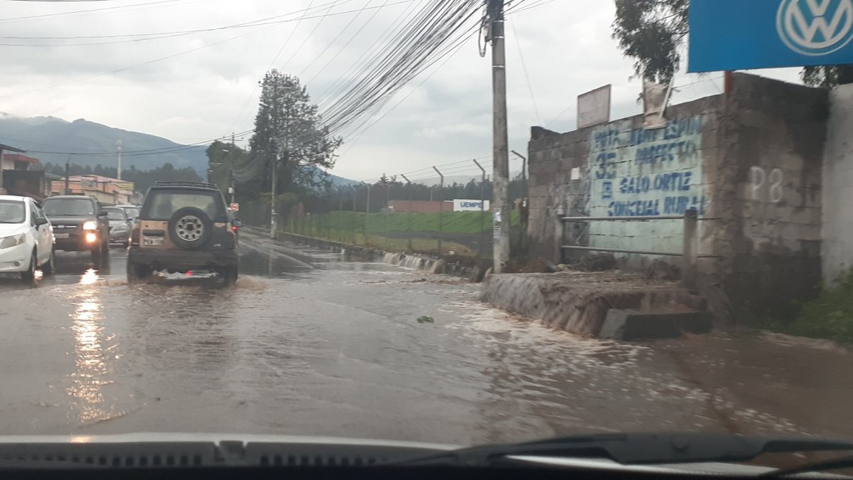 Las fuertes lluvias provocaron que el río Pita se desbordara.