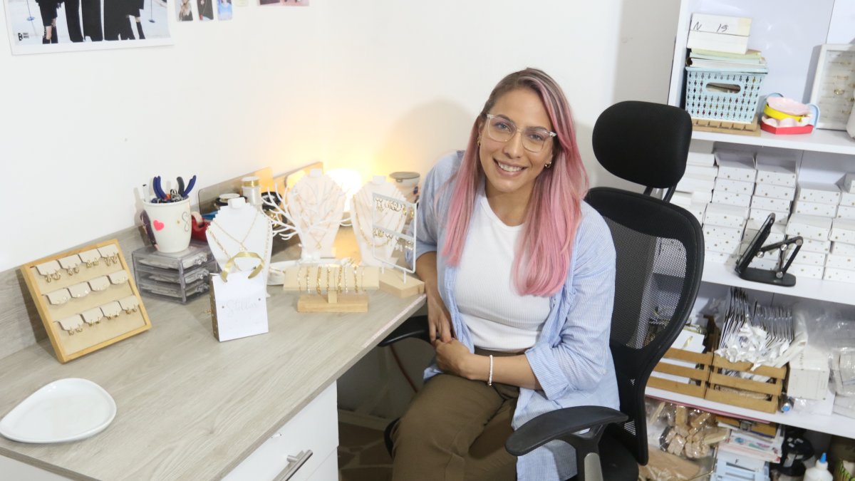 Josa Minchala es campeona de escalada, fotógrafa, emprendedora y maestra de joyería artesanal