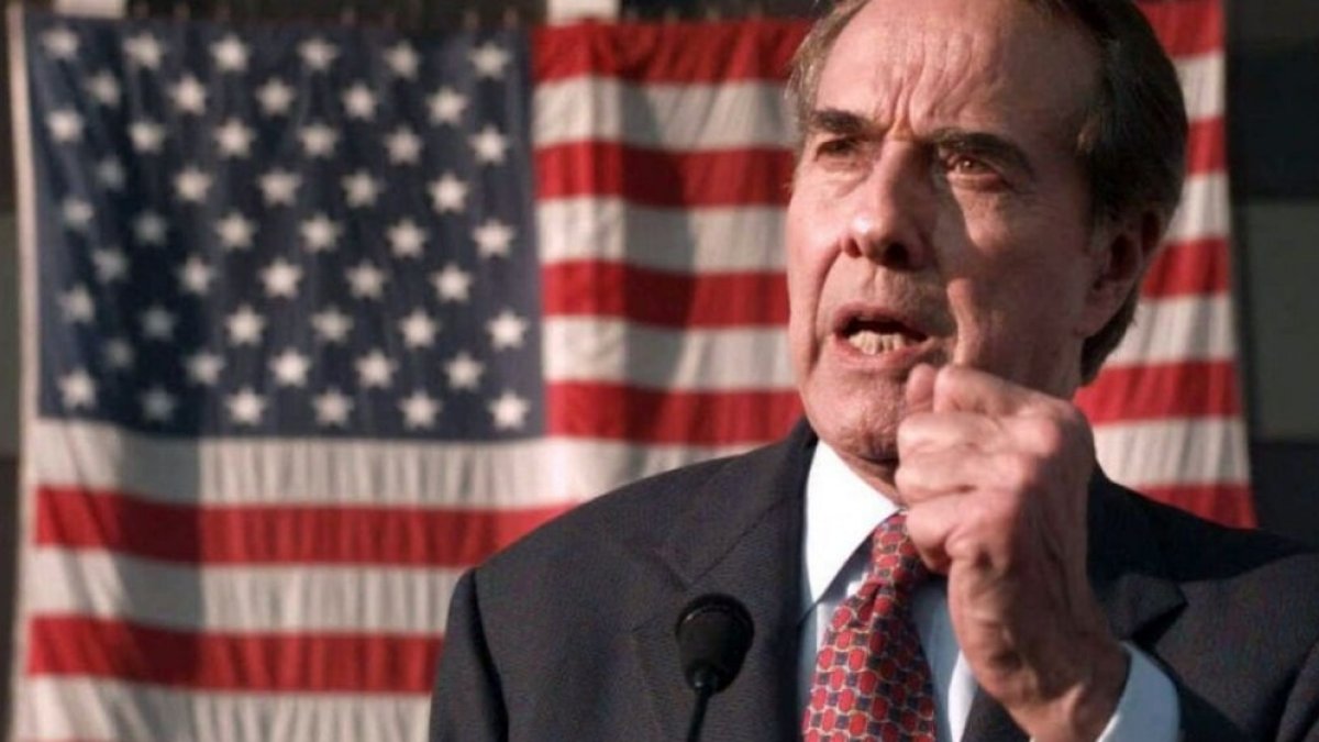 Deceso. Una foto del recuerdo del ex senador por Kansas, Bob Dole. En febrero había sido tratado por un cáncer de pulmón 