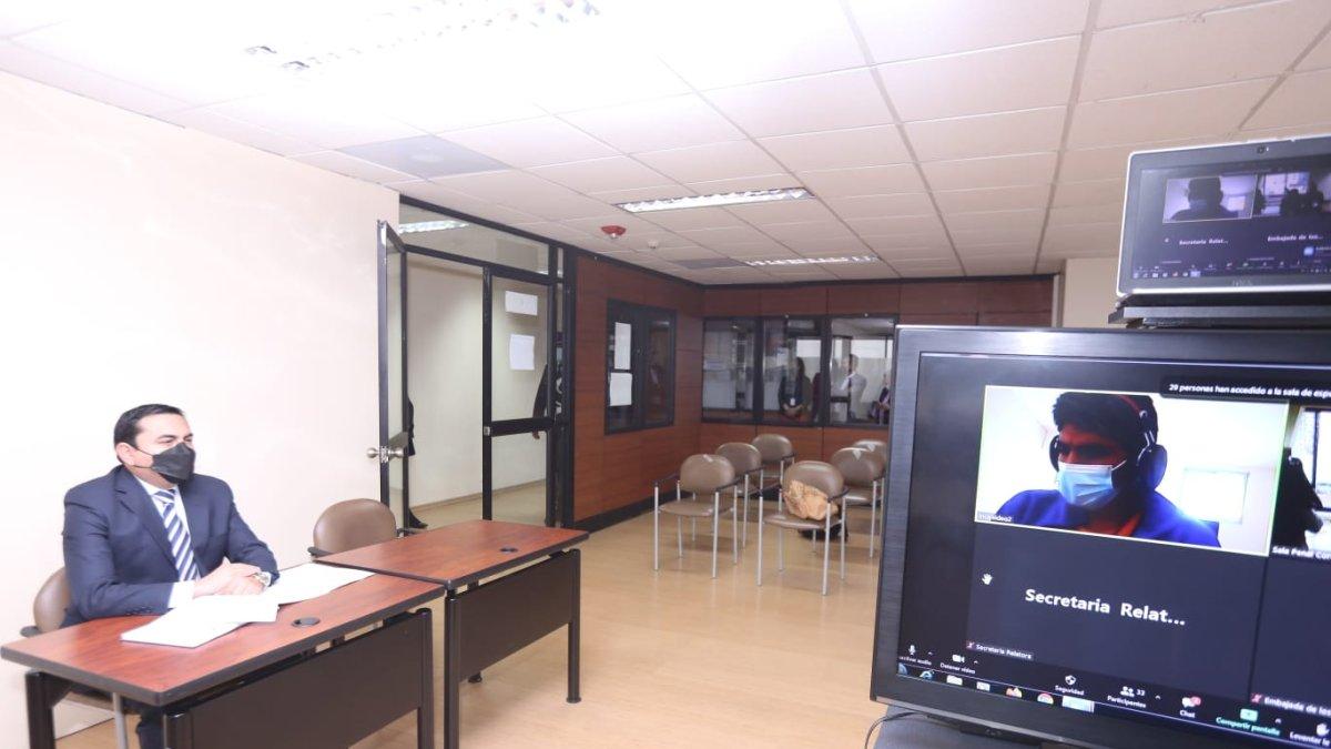 Diligencia. El mexicano compareció a la audiencia convocada por Iván Saquicela, presidente de la Corte.