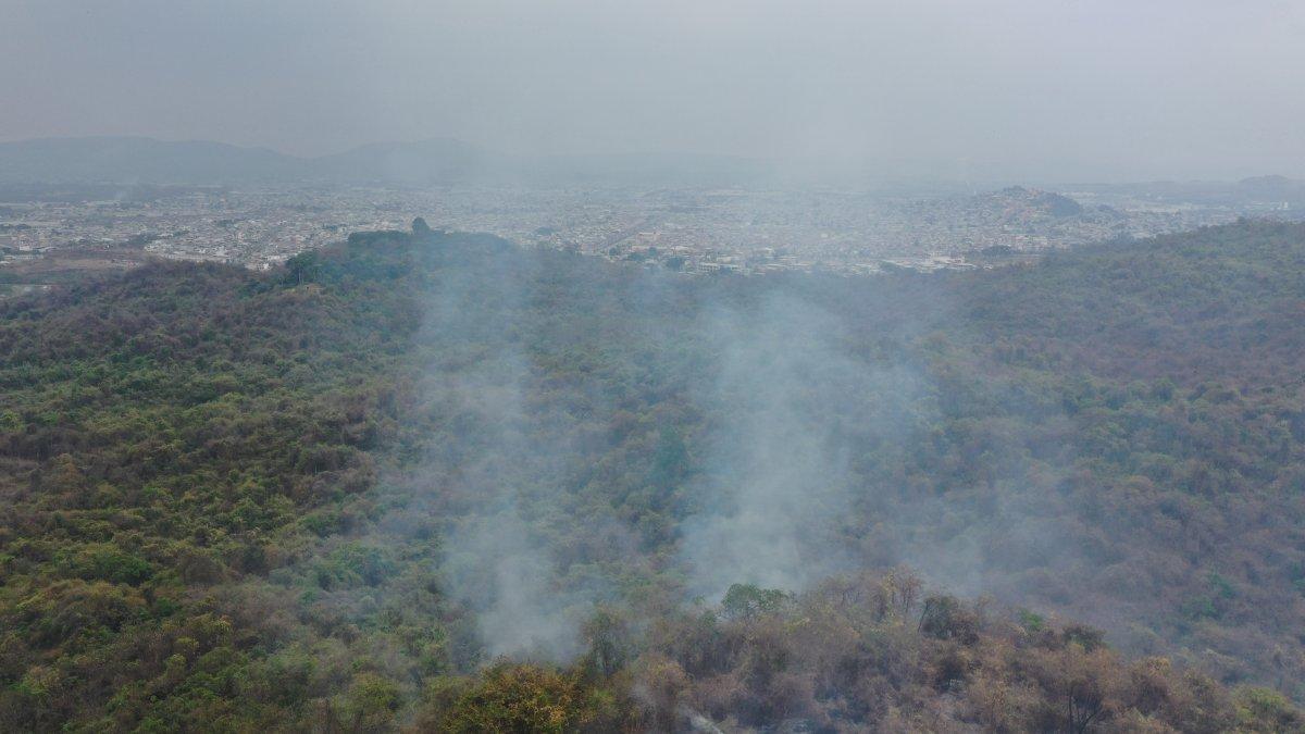 Siniestro. La alarma pasó de tipo 3 a 4. Instituciones como la Fuerza Aérea Ecuatoriana y el Cuerpo de Bomberos de Quito se sumaron para atender la emergencia.