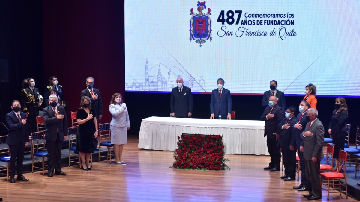 Pedido. El presidente Guillermo Lasso hizo un exhorto a las autoridades para que recuperen la dignidad de Quito, perdida hace dos años, dijo.