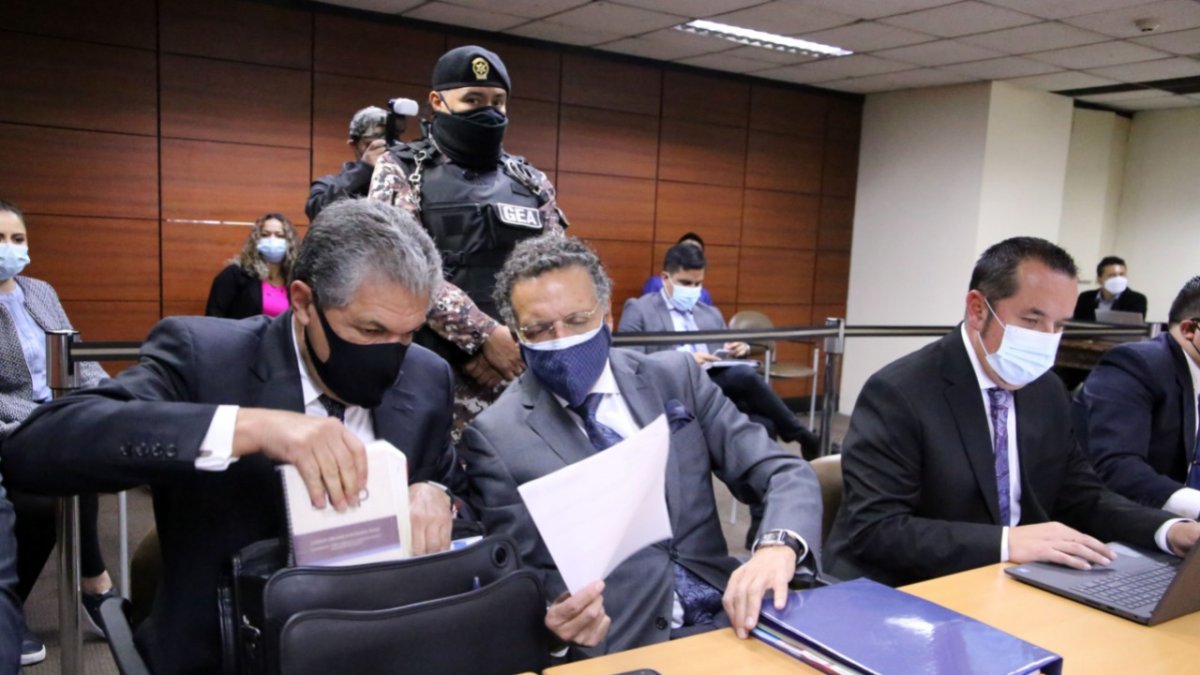 Audiencia. Marcelo Ron y su cliente el excontralor Pablo Celi de la Torre.