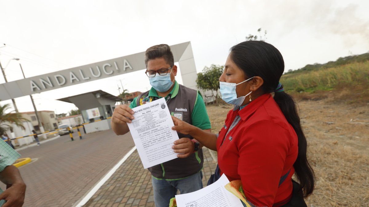 Demanda. Ana Guairacaja insiste en su reclamo por la casa que le prometieron en una urbanización en Durán.