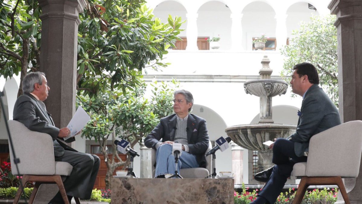 El mandatario fue entrevistado este 8 de diciembre por los periodistas Miguel Rivadeneira y Milton Pérez.