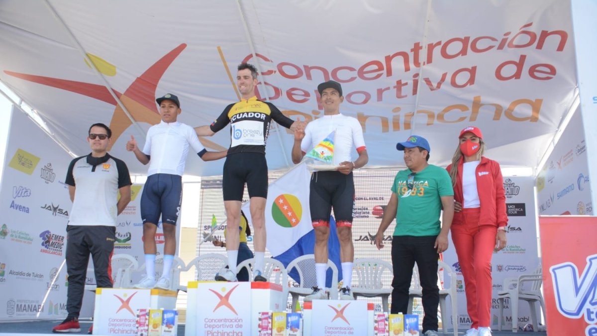 Jean Lachance, de Factory Team (c), Sebastián Novoa de Best PC (i) y Lenin Montenegro de Movistar (d), fueron los ganadores de la primera etapa.