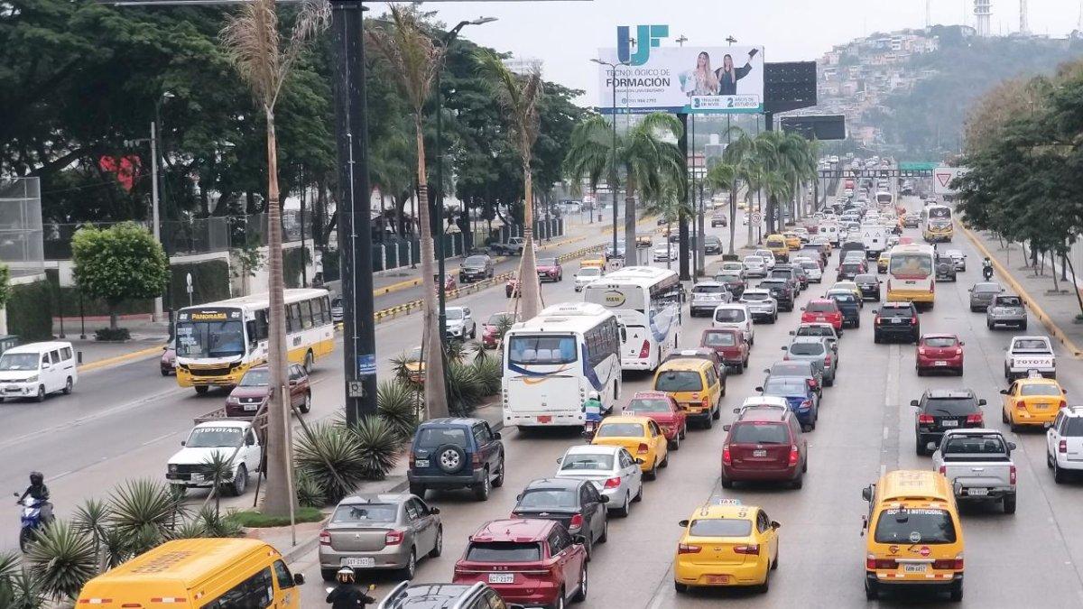 Embotellamiento vial de la Pedro Menéndez Gilbert.