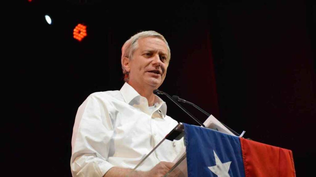 El ganador de la primera vuelta presidencial, José Antonio Kast, durante uno de sus mítines.