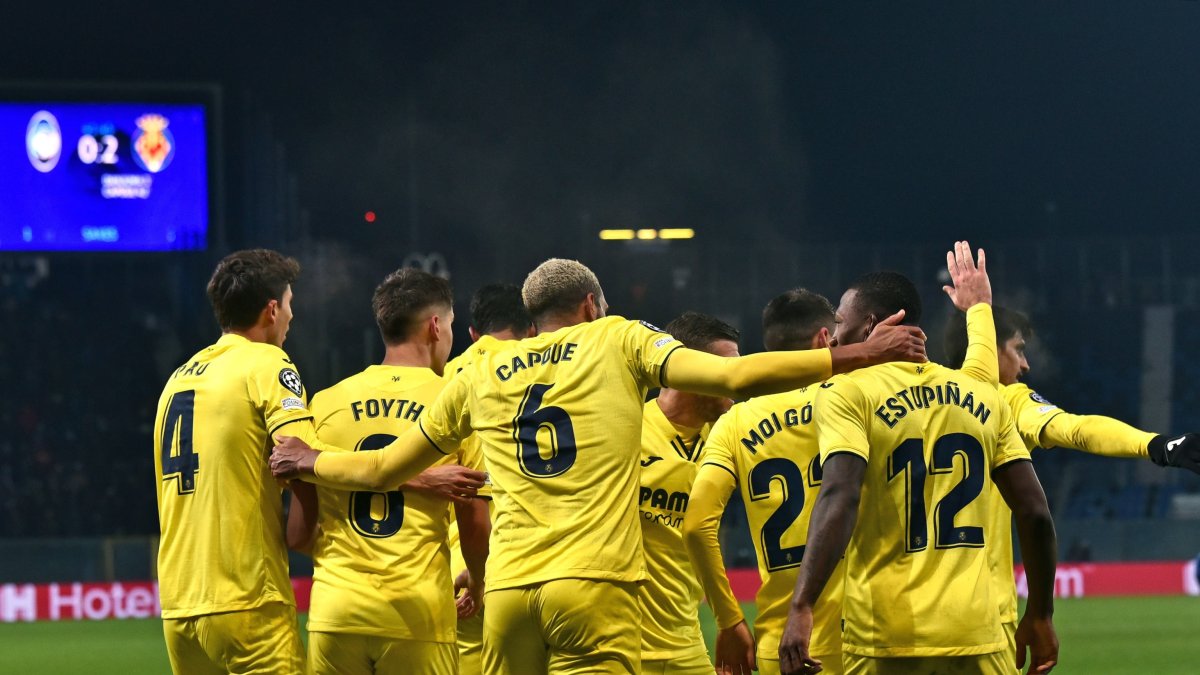 Los jugadores del Villarreal festejan el segundo gol del equipo ante el Atalanta, en Bérgamo.