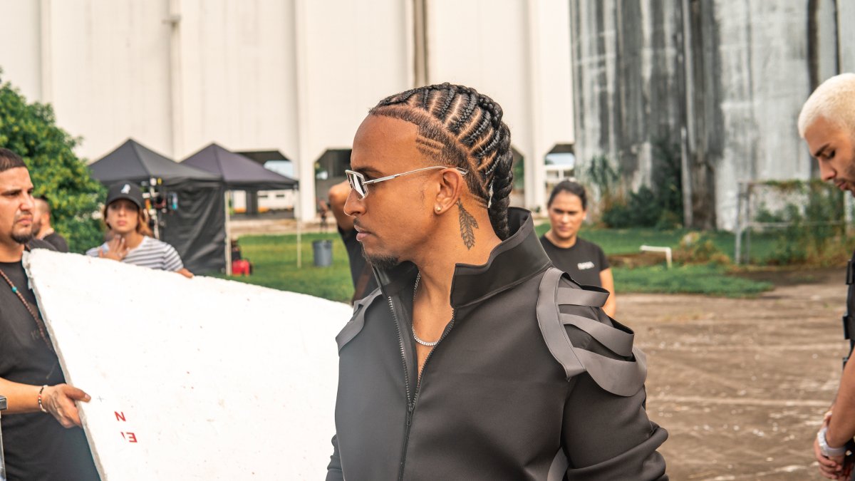 El cantante mezcla varios idiomas en su nueva propuesta.