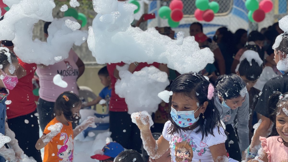 Fiesta navideña de Manitos en Acción.