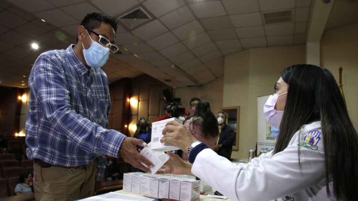 Pacientes del HCAM recibieron medicamento para sus tratamientos renales