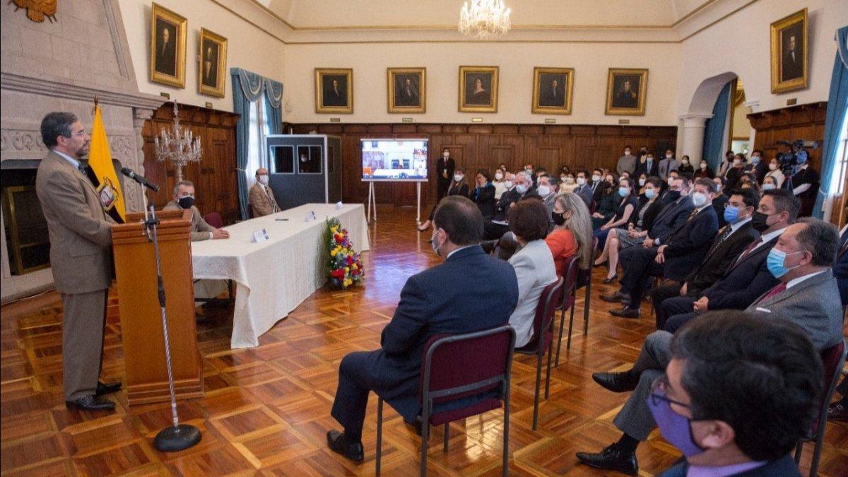 Categoría. El 3 de diciembre el canciller Montalvo presidió el acto de ascenso de un grupo de diplomáticos.