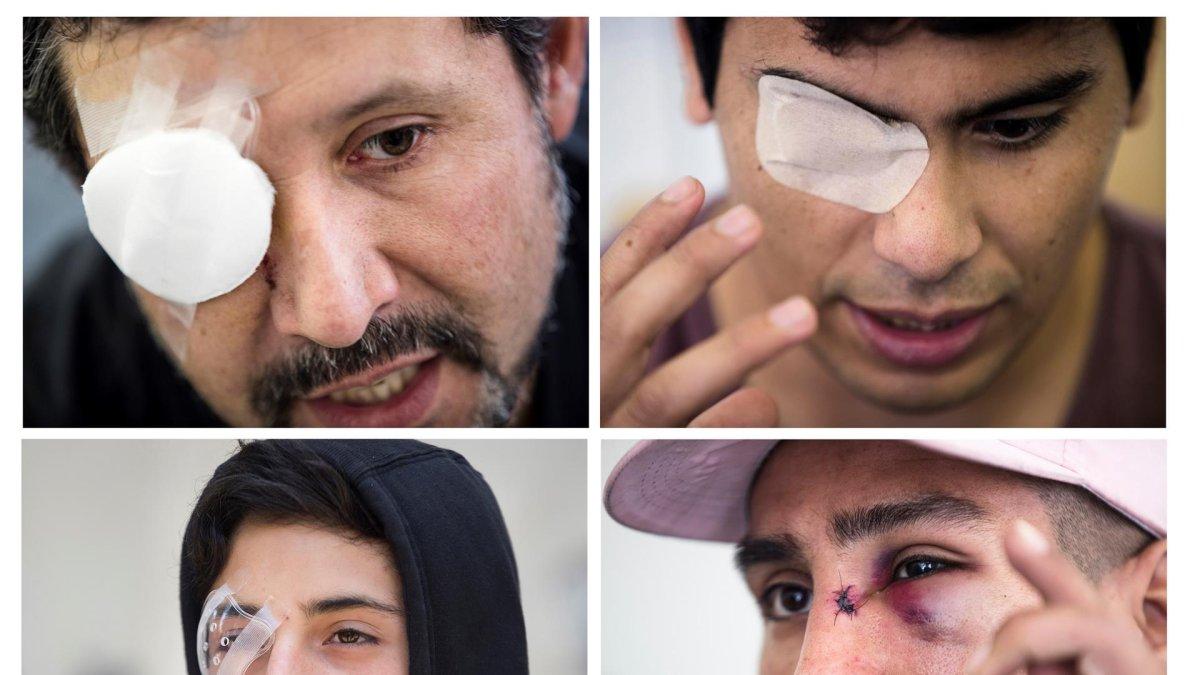 Combo de fotografías de archivo en las que se registró a Álvaro Silva, fotógrafo de 42 años (i-arriba); al estudiante universitario Ariel Flores (d-arriba); al estudiante de secundaria Jordan Fuentes (i-abajo), y al terapeuta Cristian Pozos (d-abajo), todos víctimas de traumas oculares durante la ola de protestas en Chile en 2019.