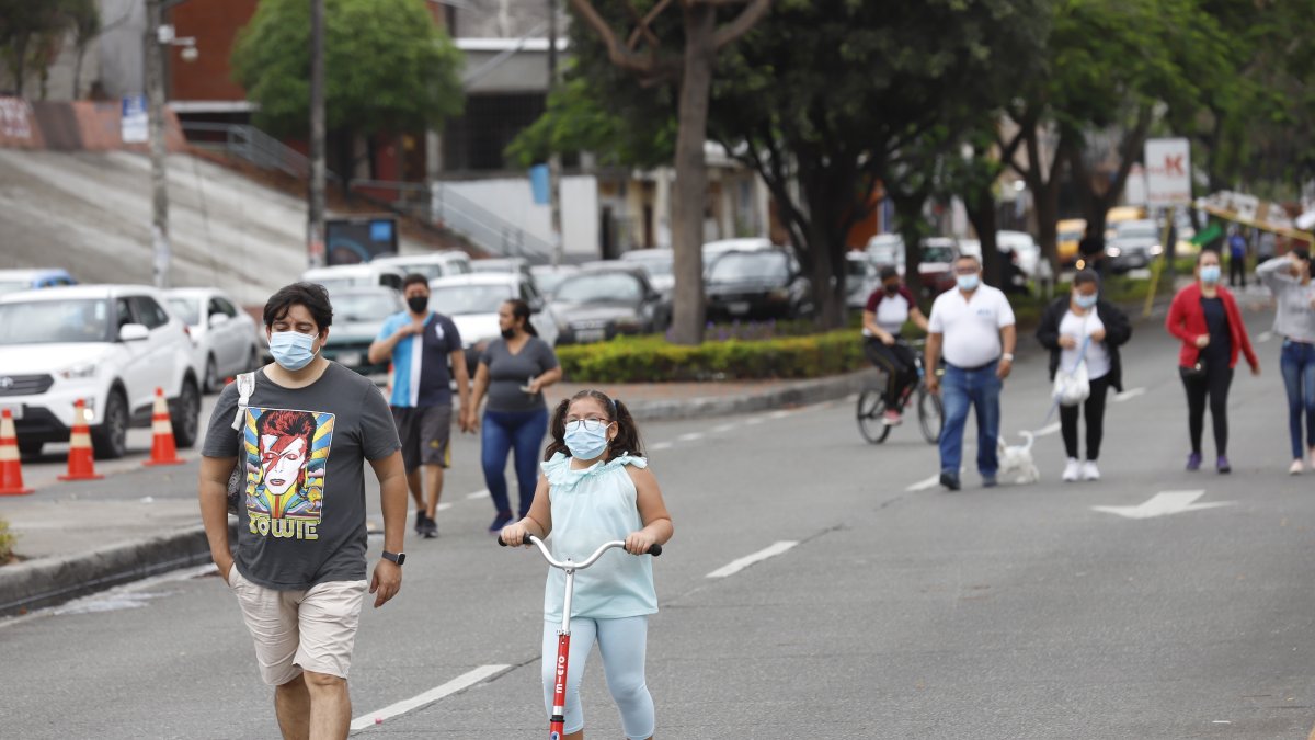 Decenas de familias han participado en ediciones anteriores de esta actividad, la avenida Isidro Ayora. 