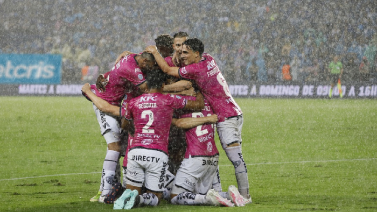 Independiente del Valle celebrando su primero gol.